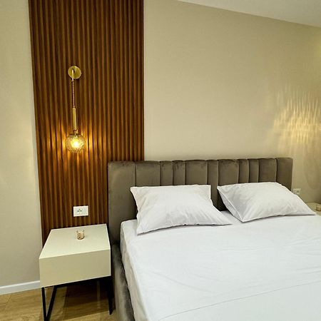 E&R Apartments At Myslym Shyri Tirana Buitenkant foto