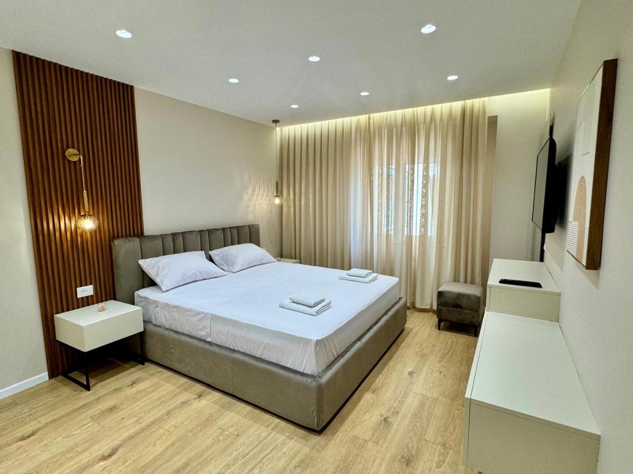 E&R Apartments At Myslym Shyri Tirana Buitenkant foto