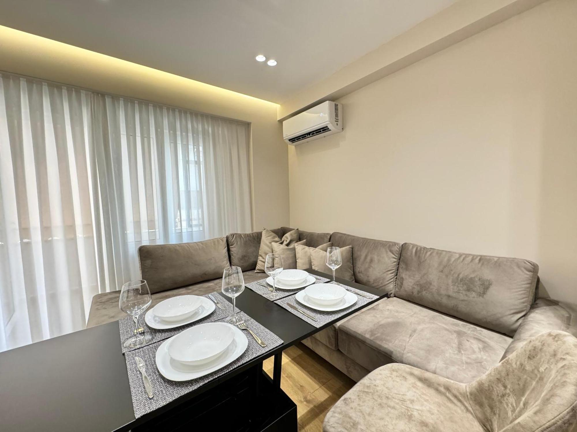 E&R Apartments At Myslym Shyri Tirana Buitenkant foto