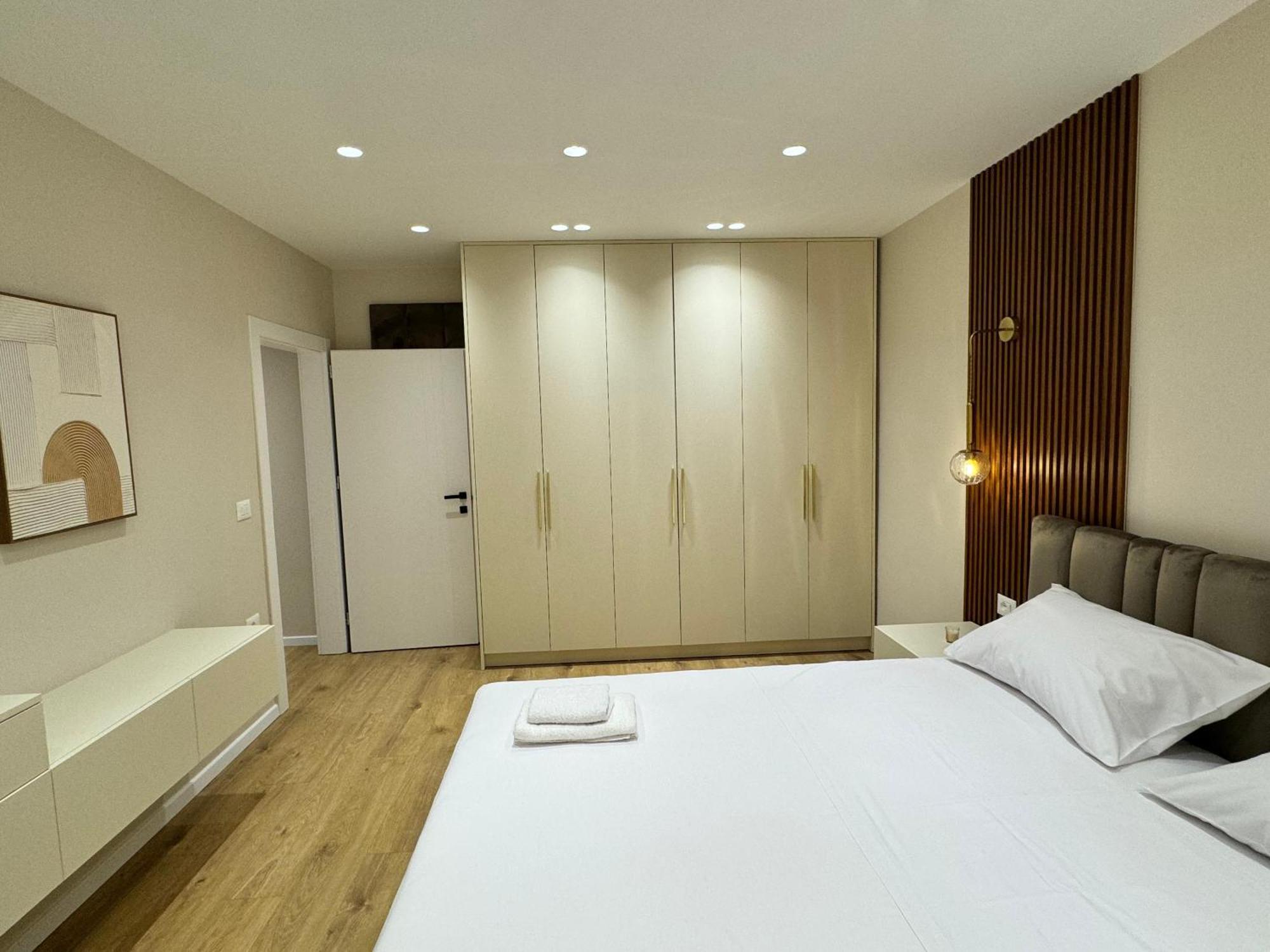 E&R Apartments At Myslym Shyri Tirana Buitenkant foto