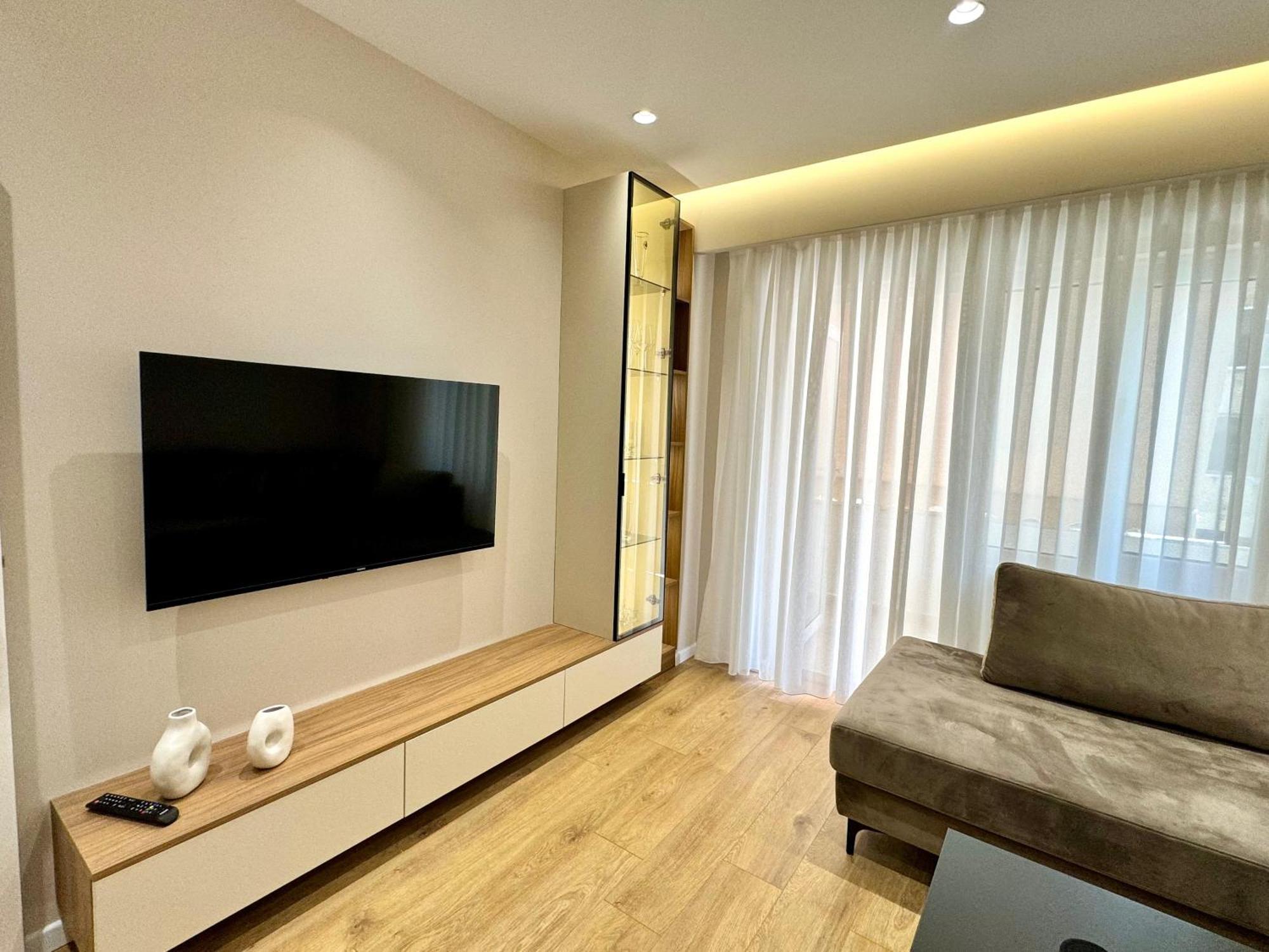 E&R Apartments At Myslym Shyri Tirana Buitenkant foto